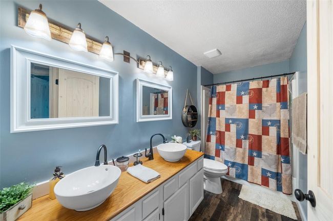 Upstairs bathroom with dual vanities | Image 39