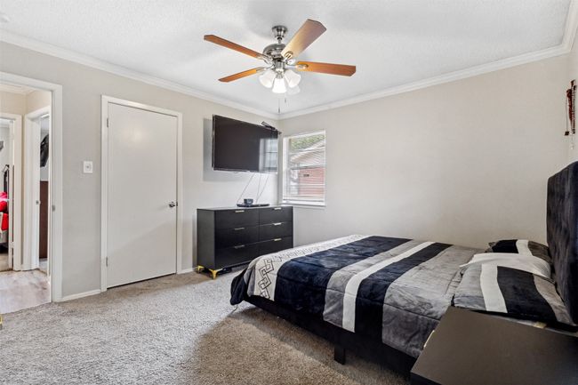 Bedroom featuring carpet flooring, ceiling fan, ornamental molding, and baseboards | Image 22