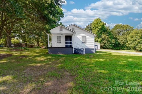 452 13th Ave Ne, Hickory, NC, 28601-2635 | Card Image