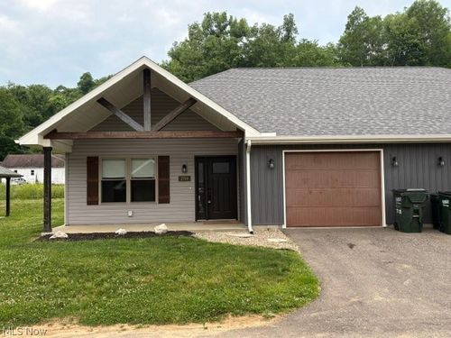 2719 Barnhill Rd, New Philadelphia, OH, 44663-8873 | Card Image