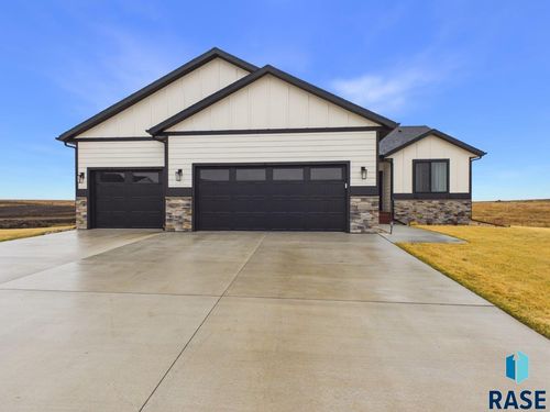 5816 W Raleigh Cir Circle, Sioux Falls, SD, 57107 | Card Image