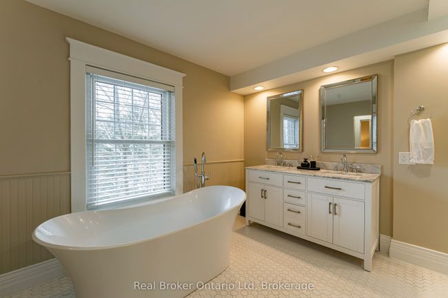 233 4 Th St E, House other with 3 bedrooms, 3 bathrooms and 4 parking in Owen Sound ON | Image 27