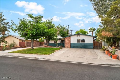1904 Fontenelle St, Las Vegas, NV, 89102-3527 | Card Image