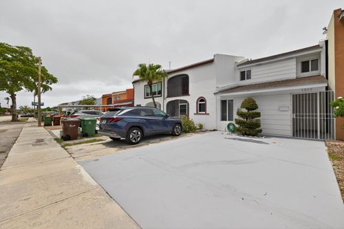 1819 W 68th St, Hialeah, FL, 33014-4438 | Card Image