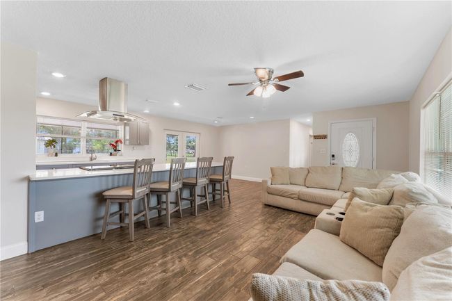 9819 Allen Rd, House other with 3 bedrooms, 2 bathrooms and null parking in Lithia FL | Image 7