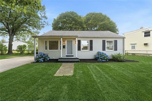 28 Plain St, Rumford, RI, 02916-2061 | Card Image