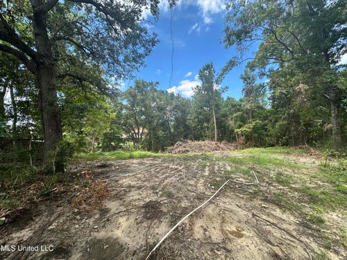 14125 Cerro Verde Dr, Ocean Springs, MS, 39564-2565 | Card Image