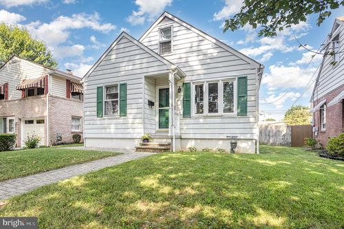 1004 E Walnut St, HANOVER, PA, 17331-1525 | Card Image