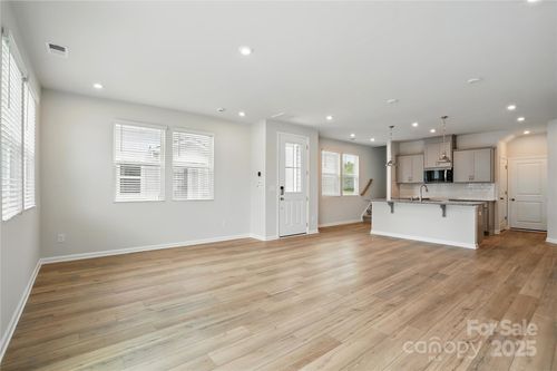 2040 Vinyasa Rd, Charlotte, NC, 28215-8814 | Card Image