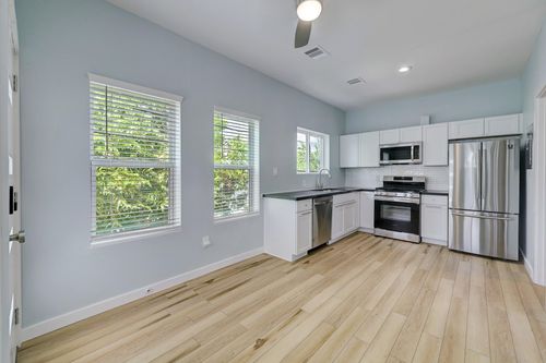 a-113 E 25th St, Houston, TX, 77008-2521 | Card Image