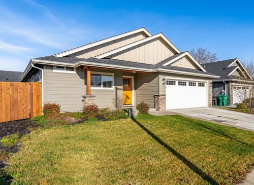 1876 Sw Mistybrook Dr, Grants Pass, OR, 97527-6464 | Card Image