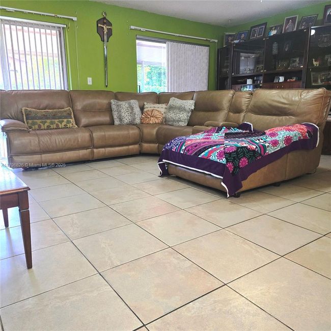 12900 Sw 81 St St, House other with 4 bedrooms, 2 bathrooms and null parking in Kendall FL | Image 5