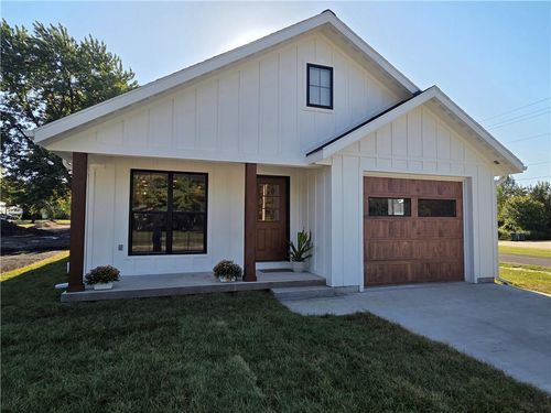 237 Cowgill St, Chillicothe, MO, 64601-2935 | Card Image