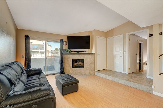 APT-25 - 2941 Country Manor Ln, Condo with 3 bedrooms, 2 bathrooms and null parking in Las Vegas NV | Image 4