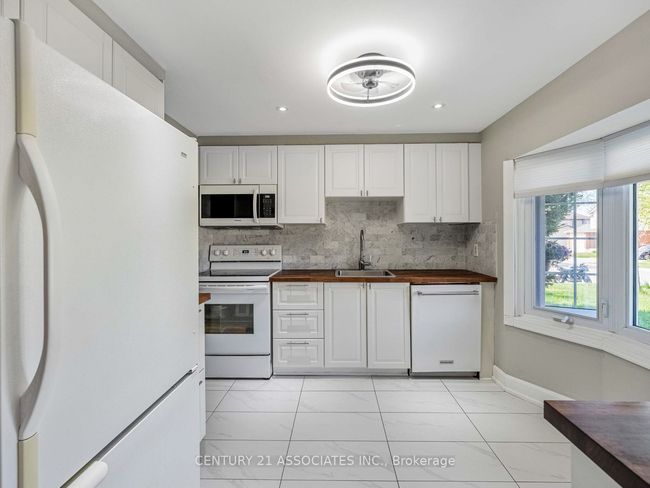 611 Preston Pky, House other with 3 bedrooms, 2 bathrooms and 4 parking in Cambridge ON | Image 6
