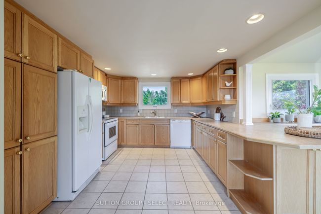 7474 Riverside Dr, House other with 3 bedrooms, 2 bathrooms and 6 parking in Port Franks ON | Image 19