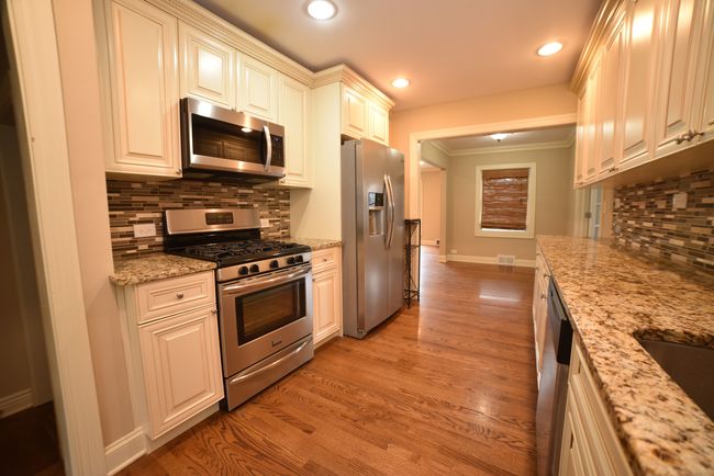 813 S Wolf Rd, House other with 3 bedrooms, 3 bathrooms and 2 parking in Des Plaines IL | Image 22