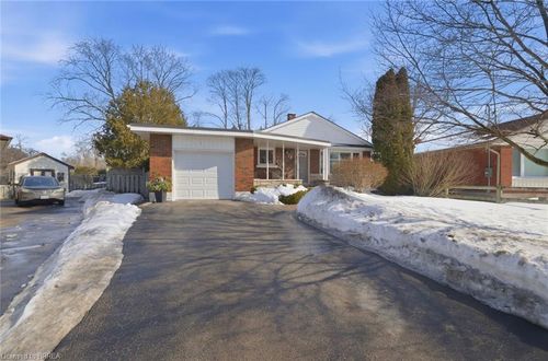 71 Pinecrest Drive, Kitchener, ON, N2A2G6 | Card Image