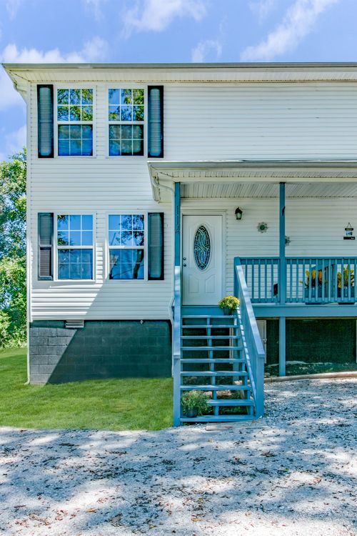 114 Lockhart St, Dickson, TN, 37055-1355 | Card Image
