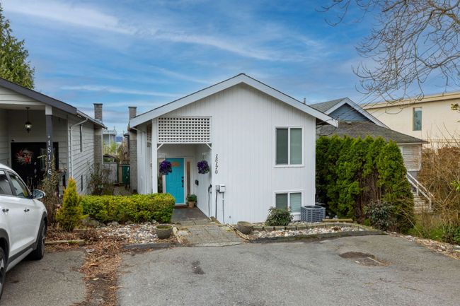 15170 Beachview Avenue, House other with 4 bedrooms, 2 bathrooms and 2 parking in White Rock BC | Image 3