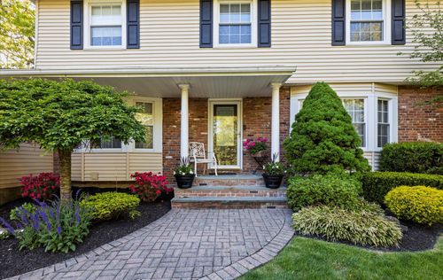 90 Gannet Dr, Commack, NY, 11725-4929 | Card Image
