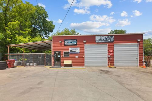 1305 W Main St, Clarksville, TX, 75426-3524 | Card Image