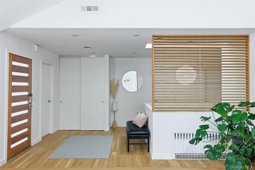 331 Old Colony Rd, Hartsdale, NY, 10530-3619 | Card Image