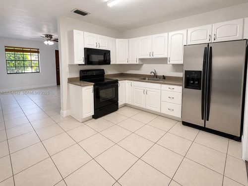 525-525 Sw 78th Court, Miami, FL, 33144 | Card Image