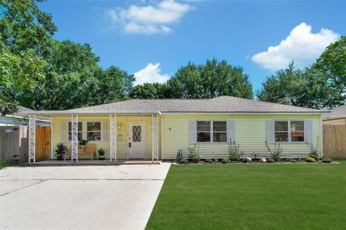 317 S 11th St, La Porte, TX, 77571-4804 | Card Image