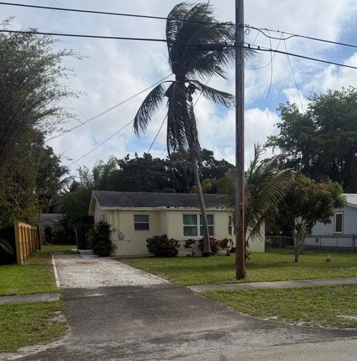 4596 Old Military Trl, West Palm Beach, FL, 33417-3050 | Card Image