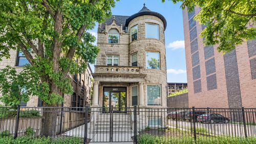 1f-3927 Clarendon Ave, Chicago, IL, 60613-3255 | Card Image