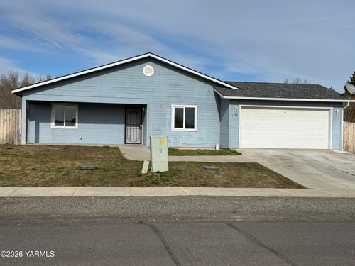 1398 Ashbrooks Way, Tieton, WA, 98947-9805 | Card Image