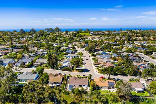 301 Hickoryhill Dr, Encinitas, CA, 92024-4021 | Card Image
