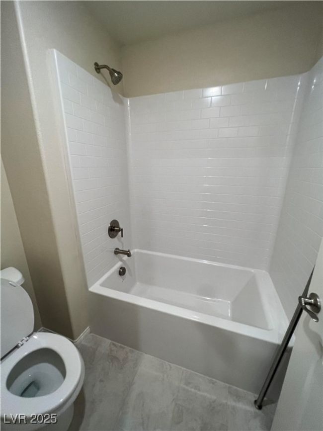 Full bathroom with toilet and bathtub / shower combination | Image 15