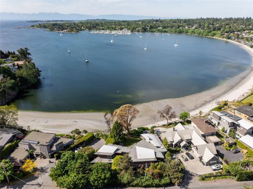 3931 Cadboro Bay Rd, Victoria, BC, V8N4G7 | Card Image