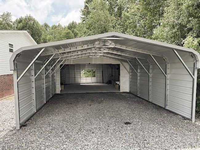 277 Clover Ln, House other with 3 bedrooms, 2 bathrooms and null parking in Mount Airy NC | Image 4