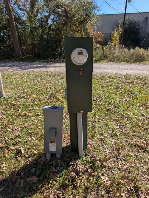 1524 Paradise Way, Navasota, TX, 77868-7118 | Card Image