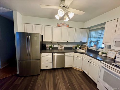 99 Grand Ave, Shirley, NY, 11967-1928 | Card Image