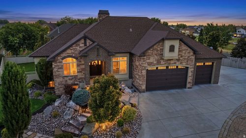 1084 Loch Lomond Cir, Syracuse, UT, 84075-7195 | Card Image