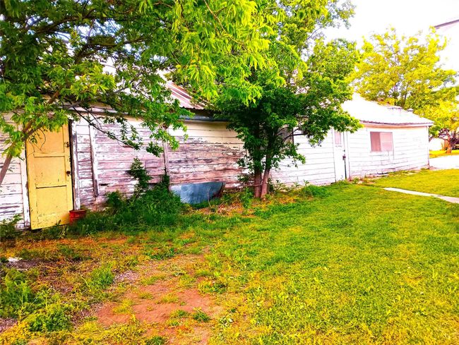 1400 S Concho St, House other with 1 bedrooms, 2 bathrooms and null parking in Coleman TX | Image 6