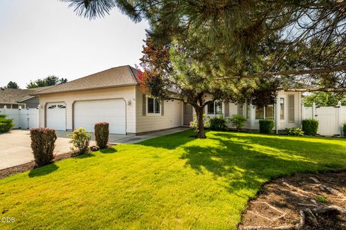 3916 Sw Sam Snead Ct, Redmond, OR, 97756-0315 | Card Image