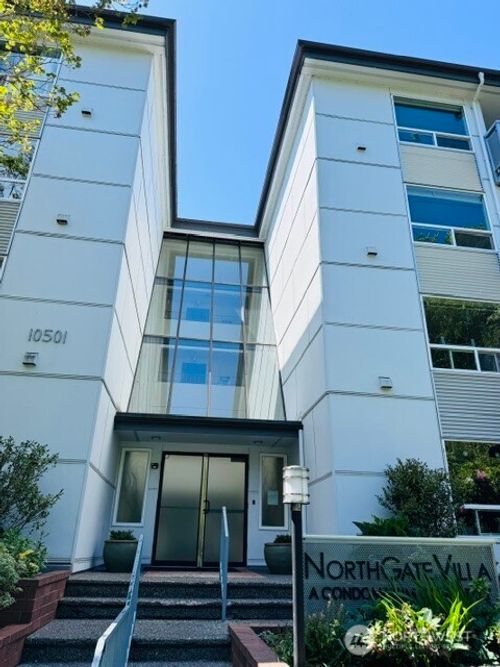 206-10501 8th Ave Ne, Seattle, WA, 98125-7234 | Card Image