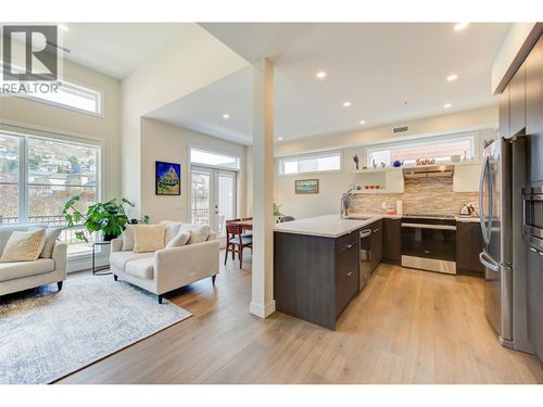 15-3719 Woodsdale Rd, Lake Country, BC, V4V1X2 | Card Image