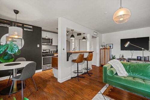 11-4000 W Rivers Edge Circle, Brown Deer, WI, 53209 | Card Image