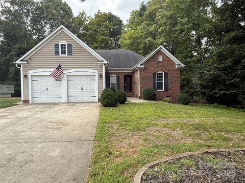 7507 Reedy Creek Rd, Charlotte, NC, 28215-9057 | Card Image