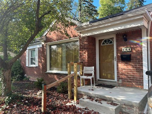 784 Patterson Ct, Inkster, MI, 48141-1327 | Card Image