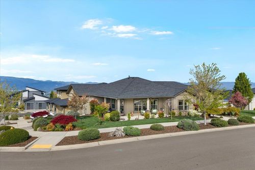 1835 Plateau Dr, Medford, OR, 97504-4765 | Card Image