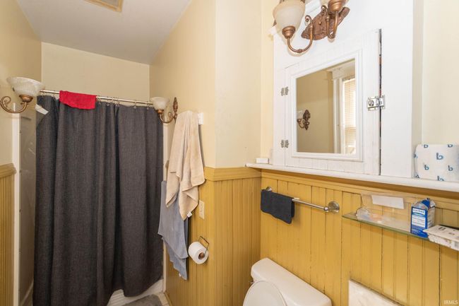 301 W Jackson Blvd, Home with 6 bedrooms, 3 bathrooms and null parking in Elkhart IN | Image 4