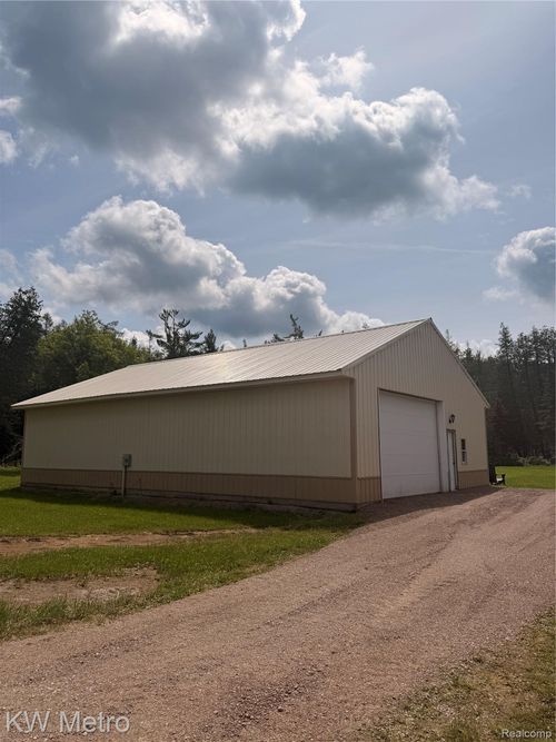 5749 Schultz Rd, Indian River, MI, 49749-9050 | Card Image