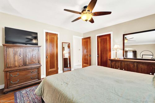 22627 Brookdale St, Farmington, MI, 48336-4119 | Card Image